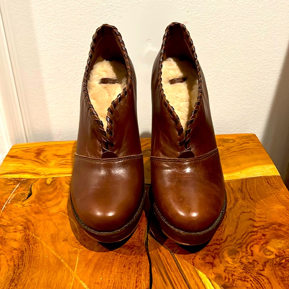 Brand new UGG shoes sz 9